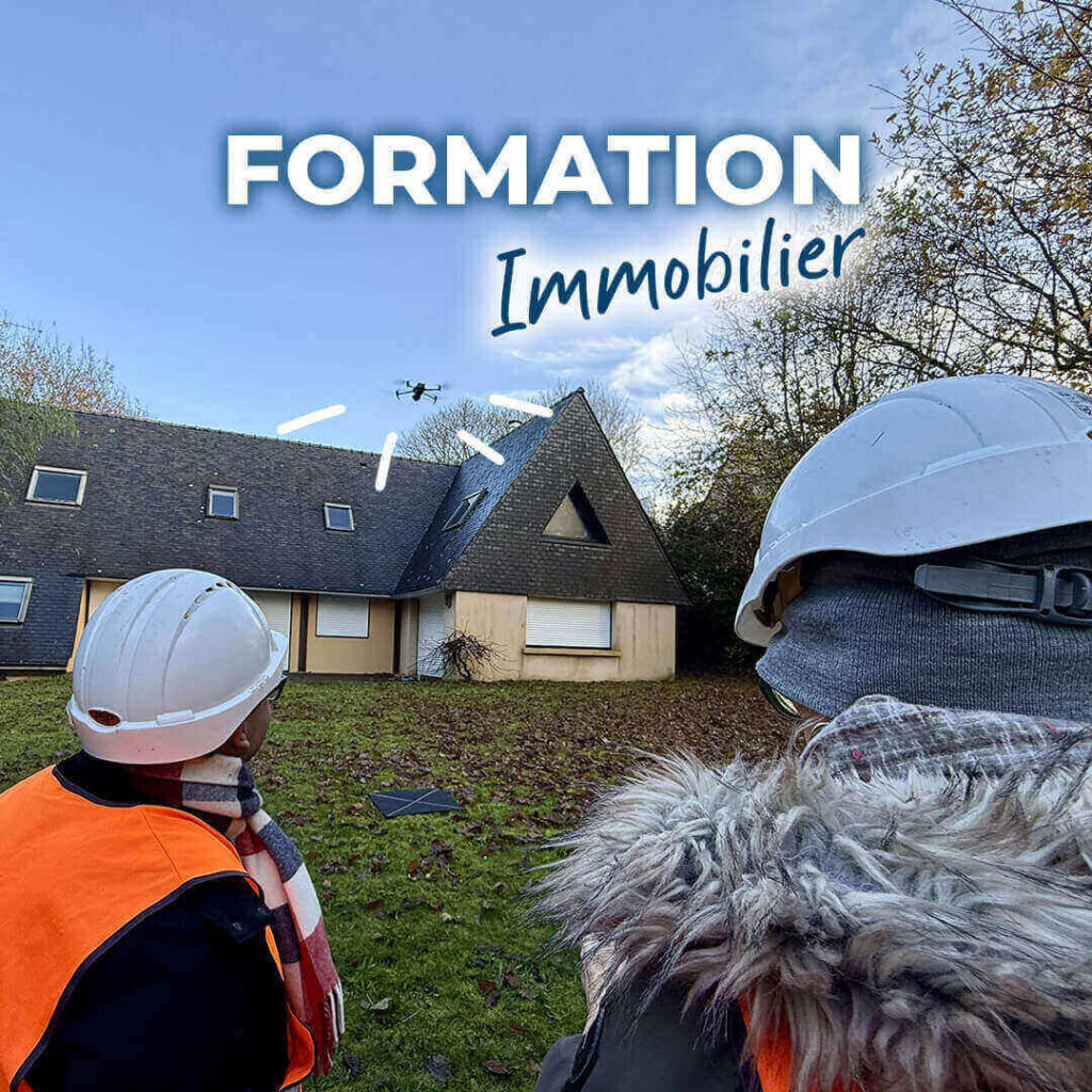 Formation spéciale immobilier à Brest chez Drone Result, deux stagiaires en train de télépiloter un drone